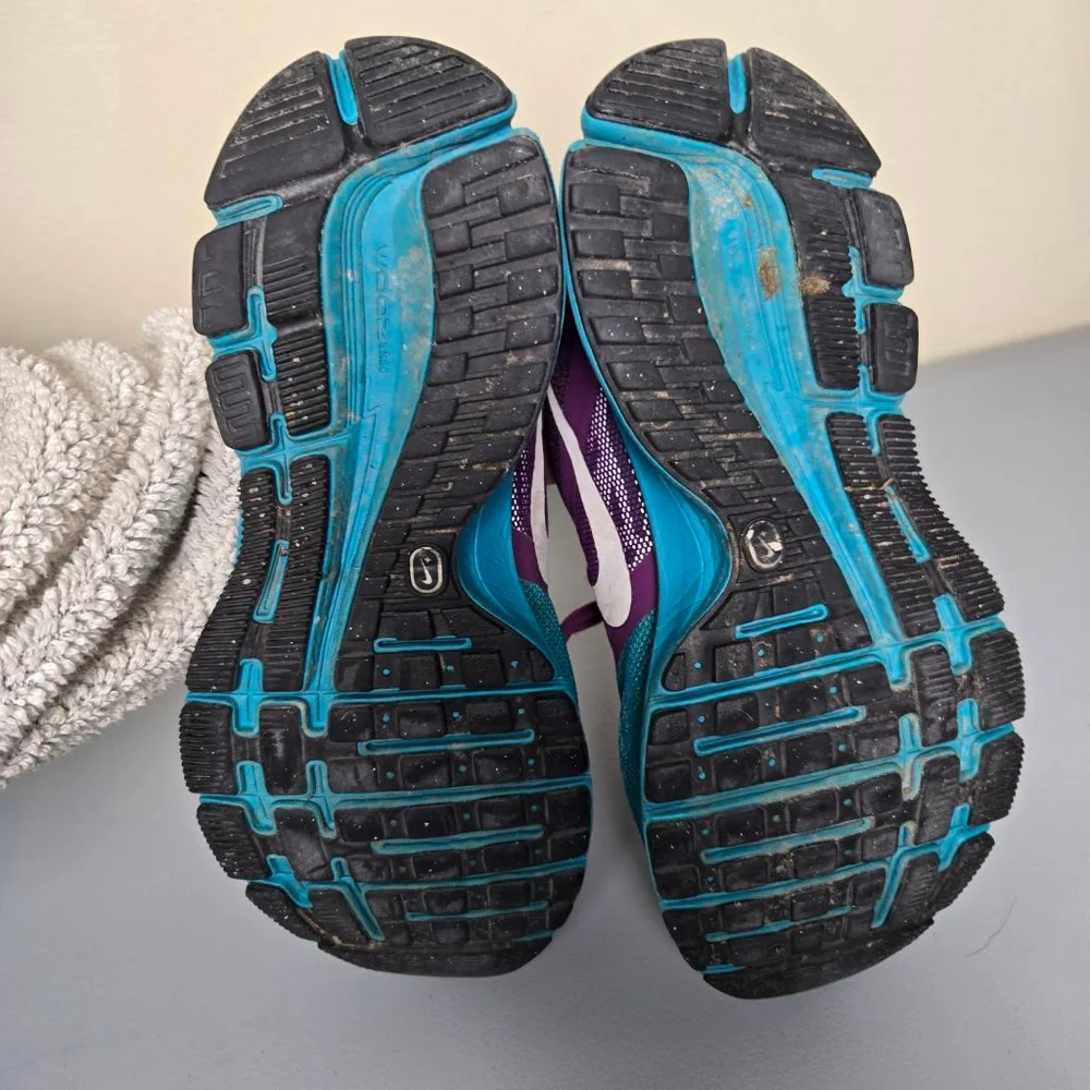 Women's Nike Athletic Shoes Size 6 Purple Teal